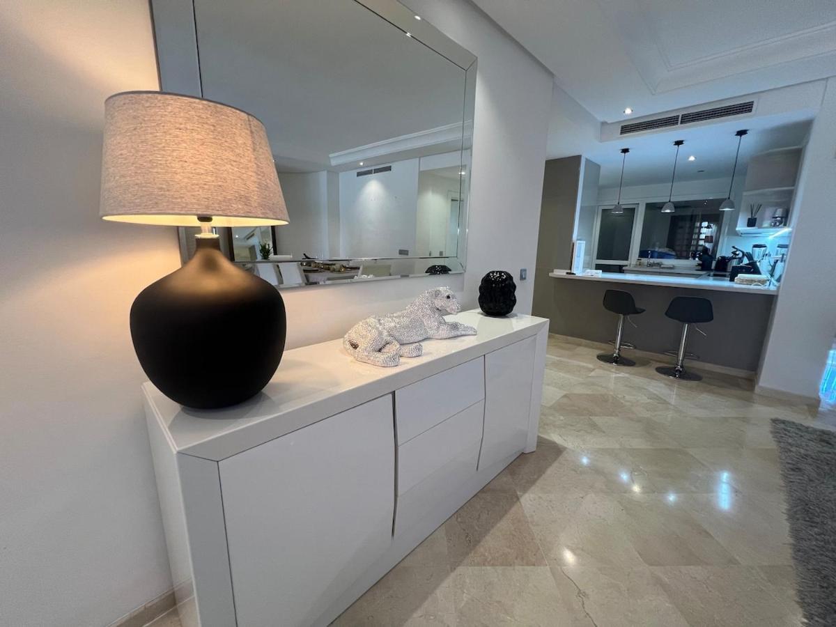 Te Huur 2 Slaapkamers Frontline Strand Complex Estepona Exterior photo