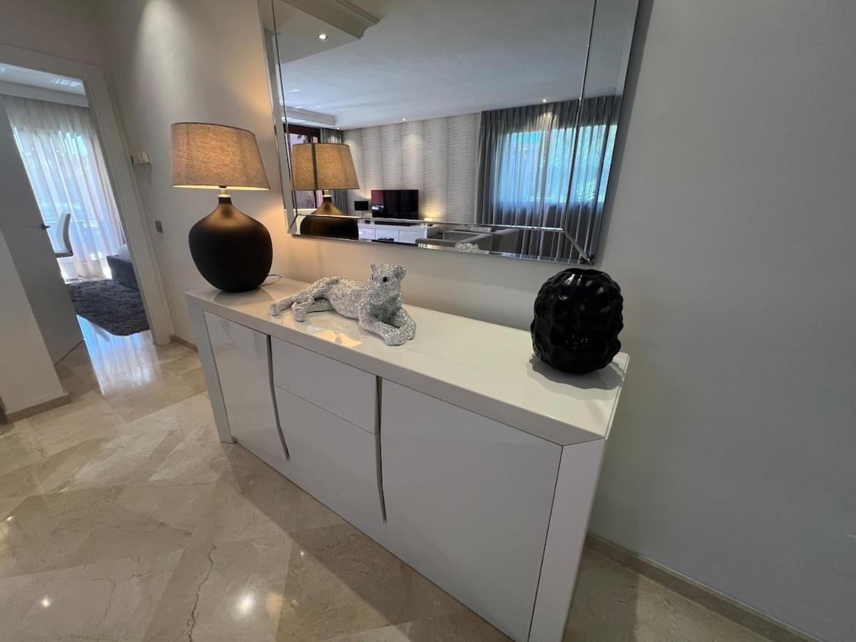 Te Huur 2 Slaapkamers Frontline Strand Complex Estepona Exterior photo