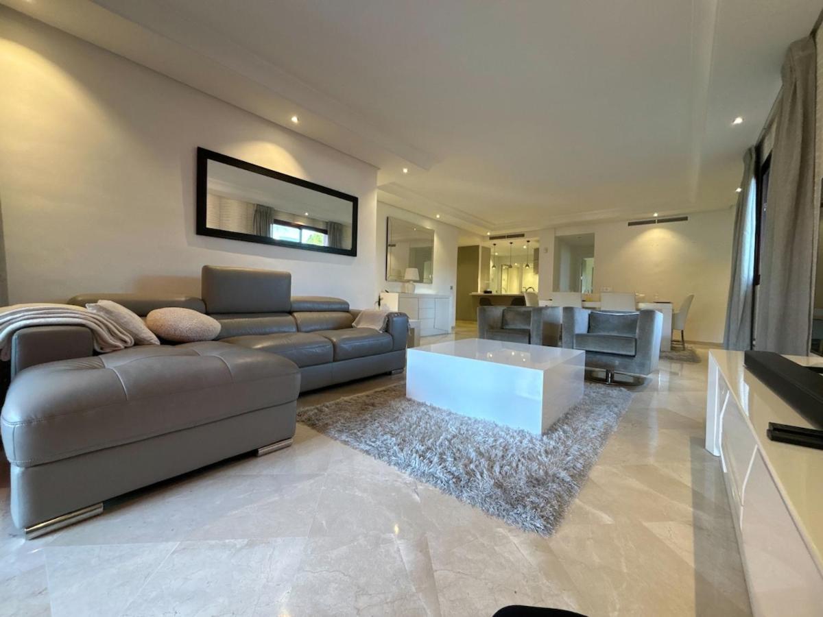 Te Huur 2 Slaapkamers Frontline Strand Complex Estepona Exterior photo