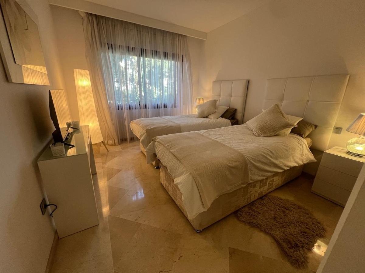 Te Huur 2 Slaapkamers Frontline Strand Complex Estepona Exterior photo