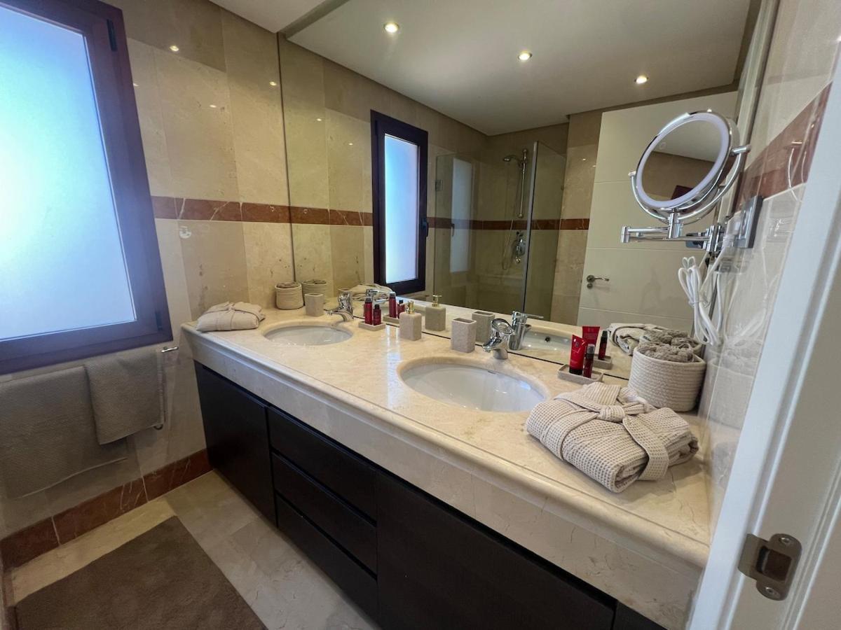 Te Huur 2 Slaapkamers Frontline Strand Complex Estepona Exterior photo